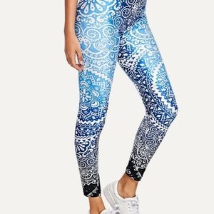 ⚜️Blue and White Patterned Women's Leggings